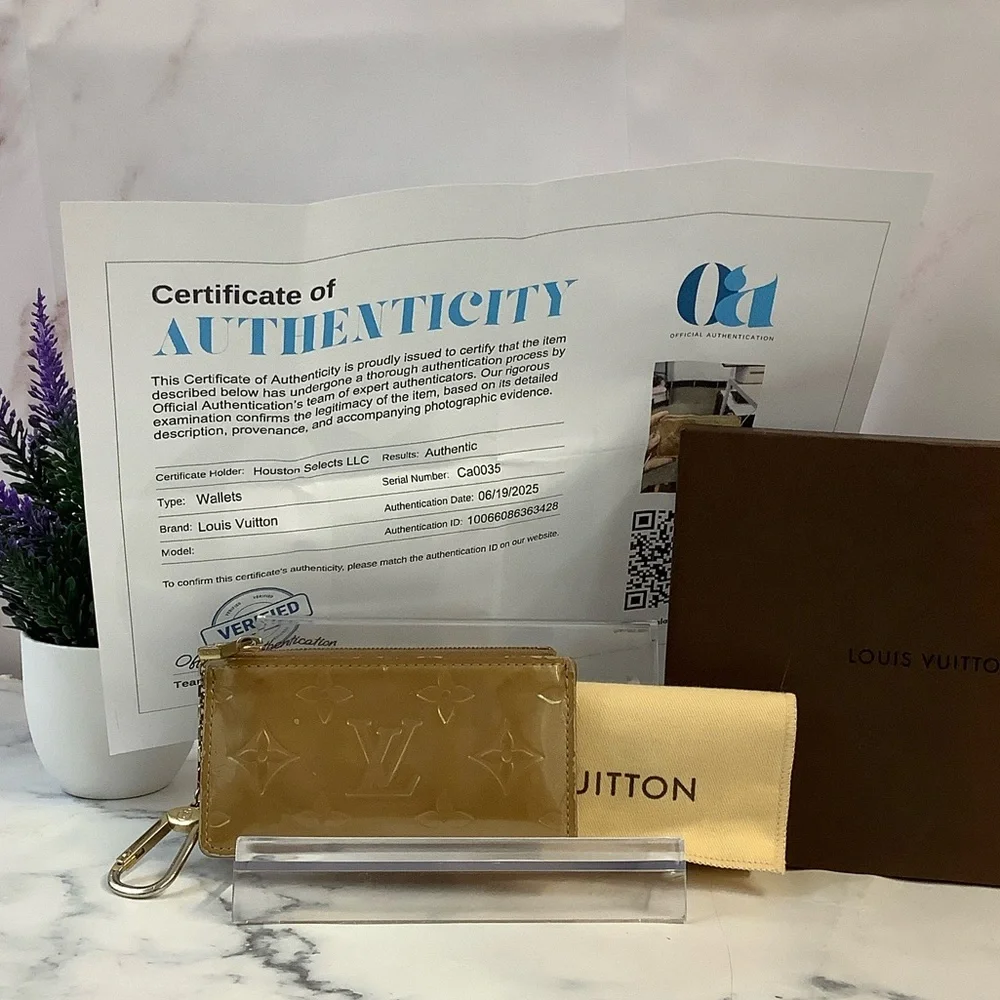 GUC Louis Vuitton Vernis Key Cles Key Holder